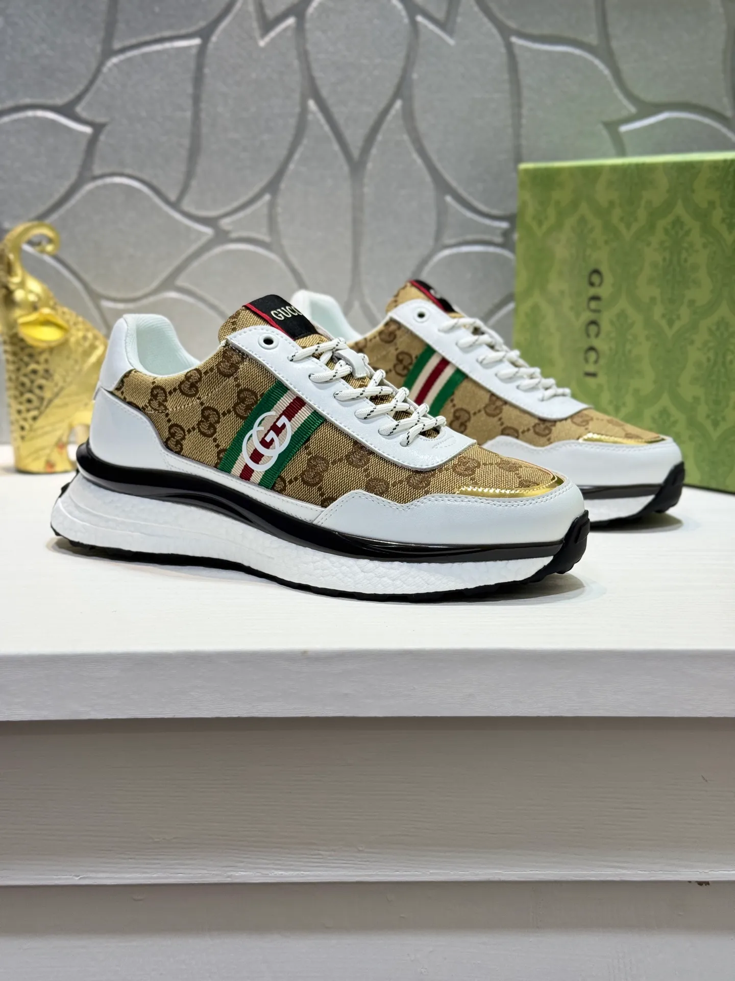 Men's shoes 💰440 [New style] 🐬🐬Original quality (Dior) latest style 🎁casual and fashionable men's shoes👟hot style💥simple and elegant style, exclusive for trendy men. Unique official website new and most brand elements👑original decoration, imported cowhide stitching with classic fabrics, fashionable and generous accessories, ✅foamed TPU wear-resistant** outsole, light and comfortable. Size: 38-44 (45 customized bye bye
